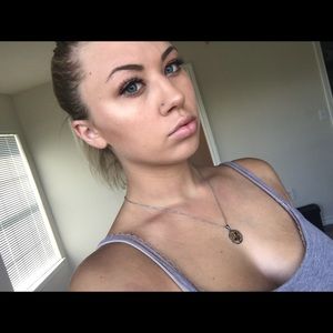 Meet your Posher, Clarissa